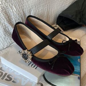 Nine West ballet flats with mini bows maroon velvet with clasp toe strap size 7